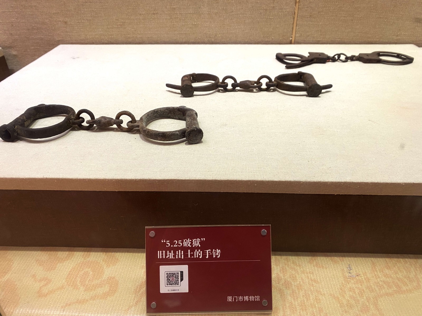 图11：观众参观时扫描“二维码”，便可轻松享受“微信语音导览”服务，即使展览落幕后，也能线上参观，不断回味。.jpg